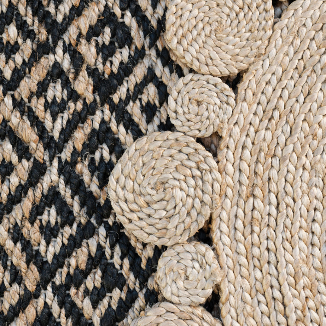 Handcrafted Round Scalloped Jute Rug in Natural, 3 ft