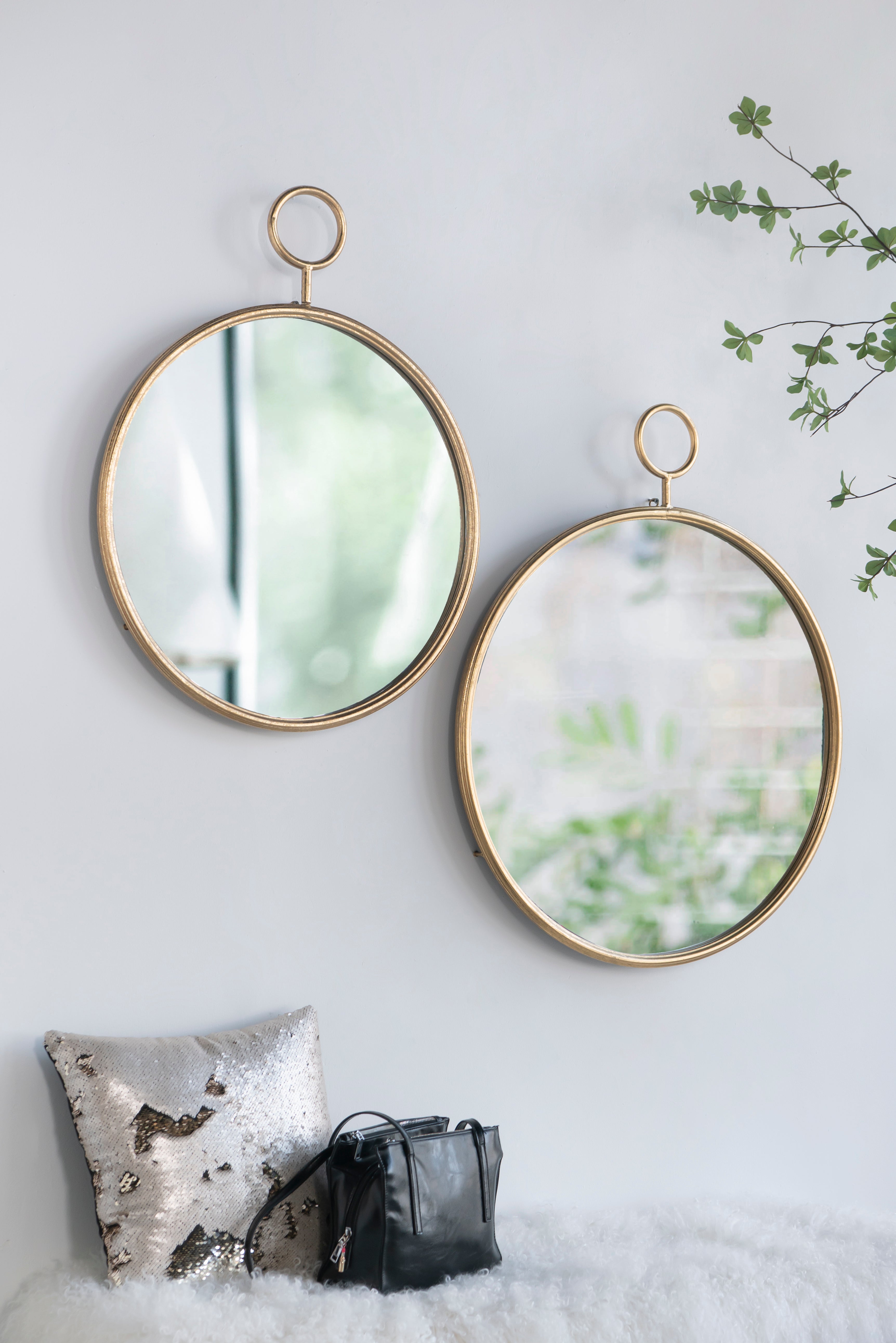 26"x32" Circle Wall Mirror with Metal Frame