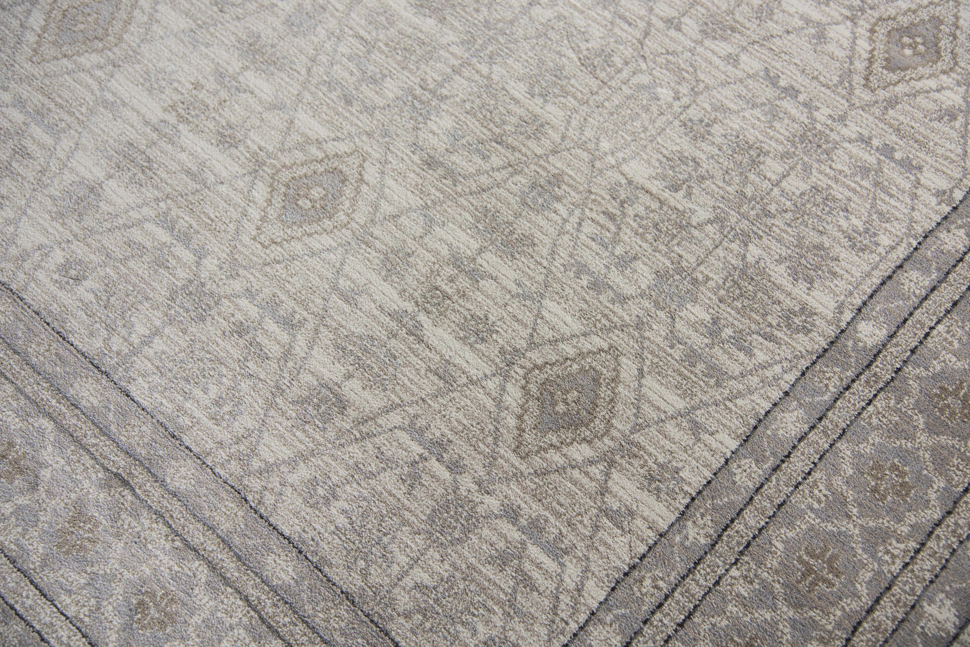 Power Loomed Classical/Vintage Rug