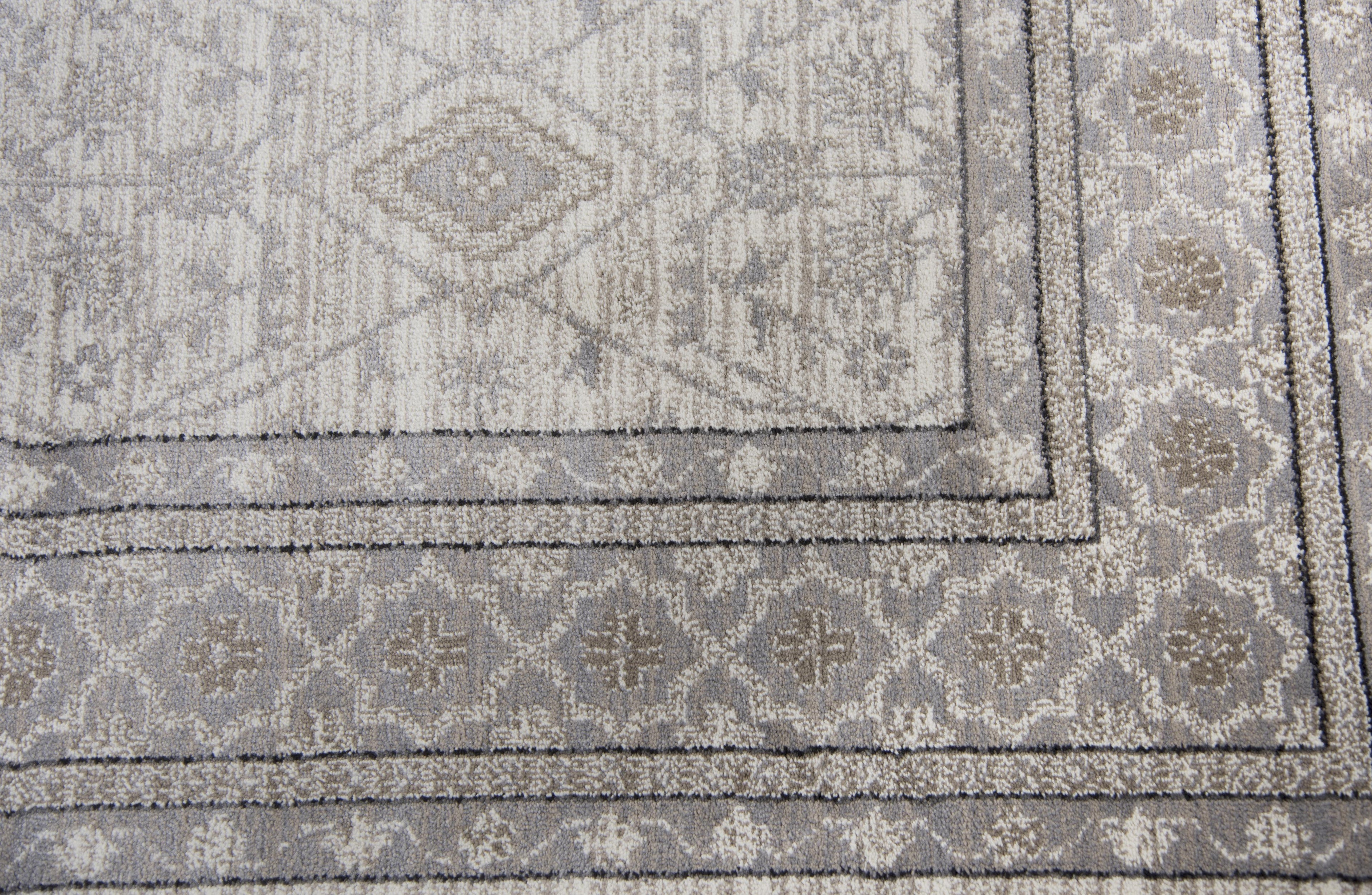 Power Loomed Classical/Vintage Rug
