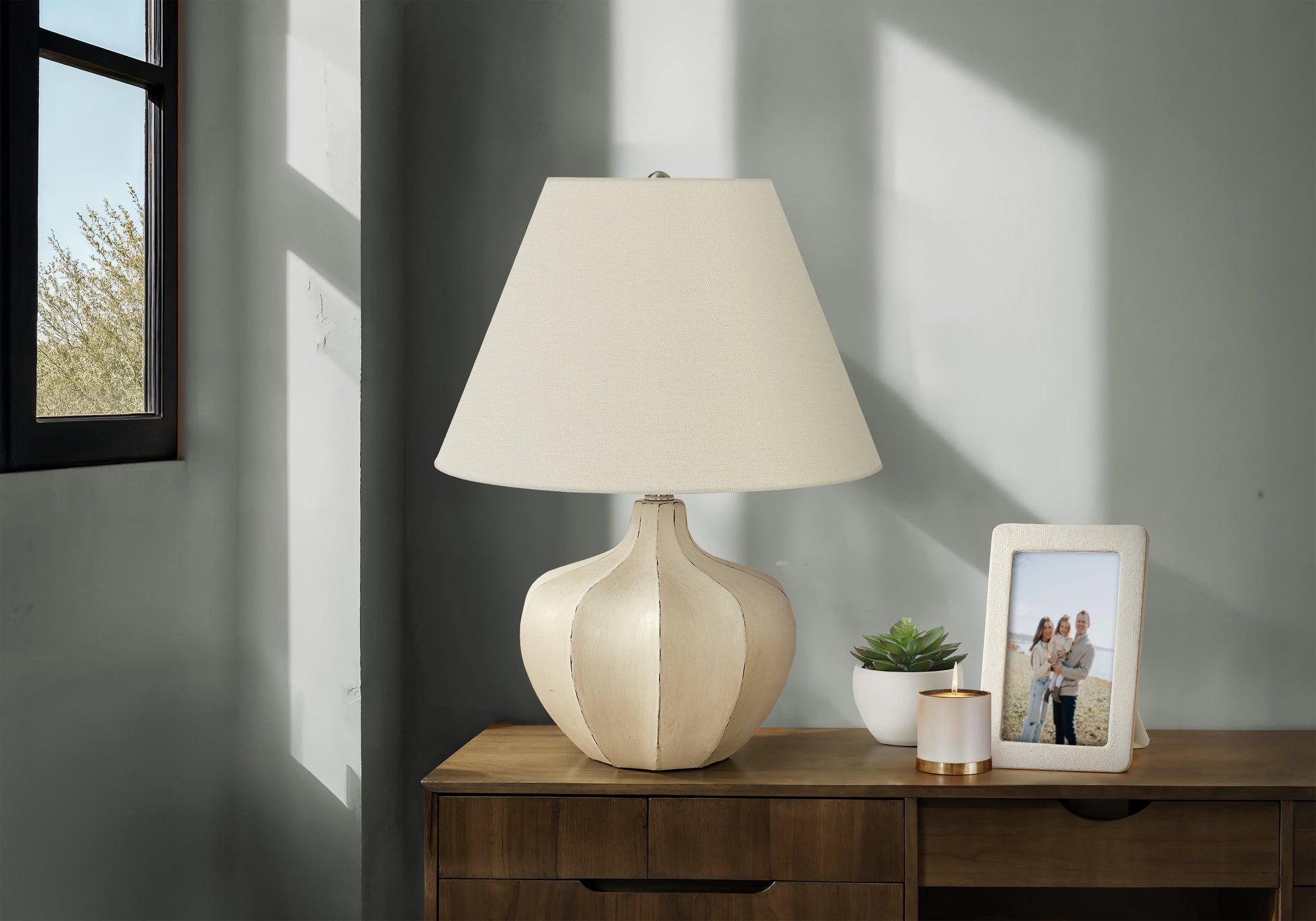 Maplehurst Resin Table Lamp