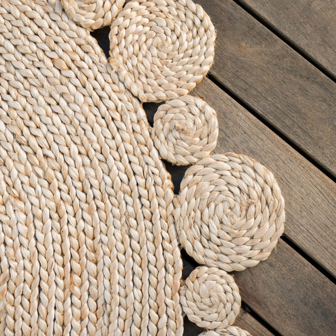 Handcrafted Round Scalloped Jute Rug in Natural, 3 ft