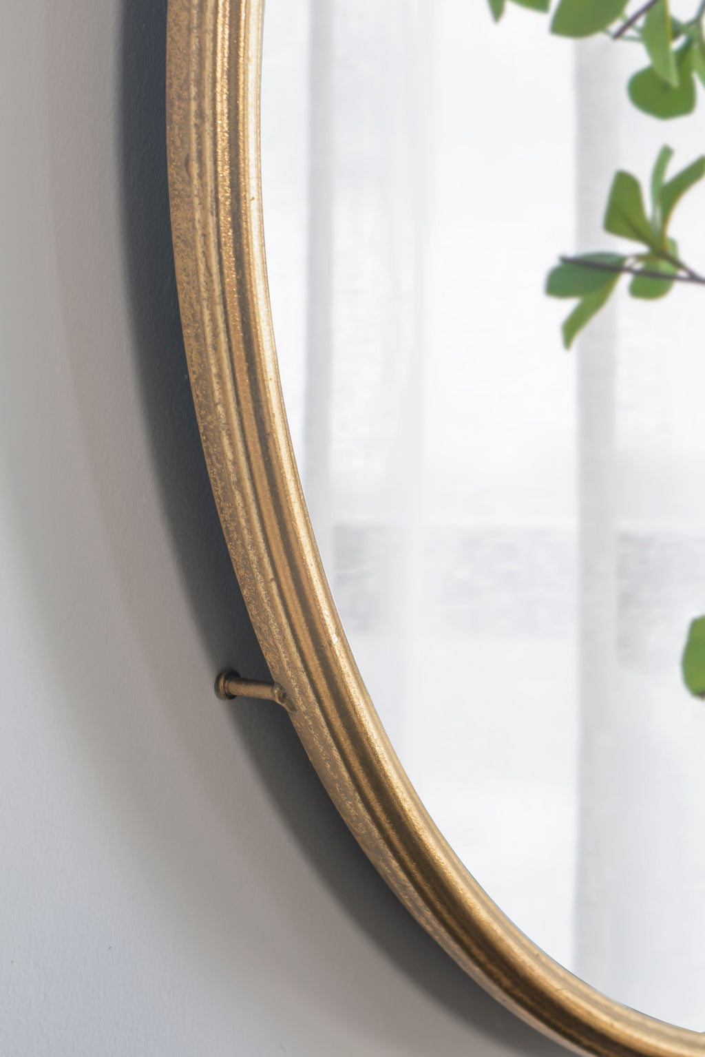 26"x32" Circle Wall Mirror with Metal Frame