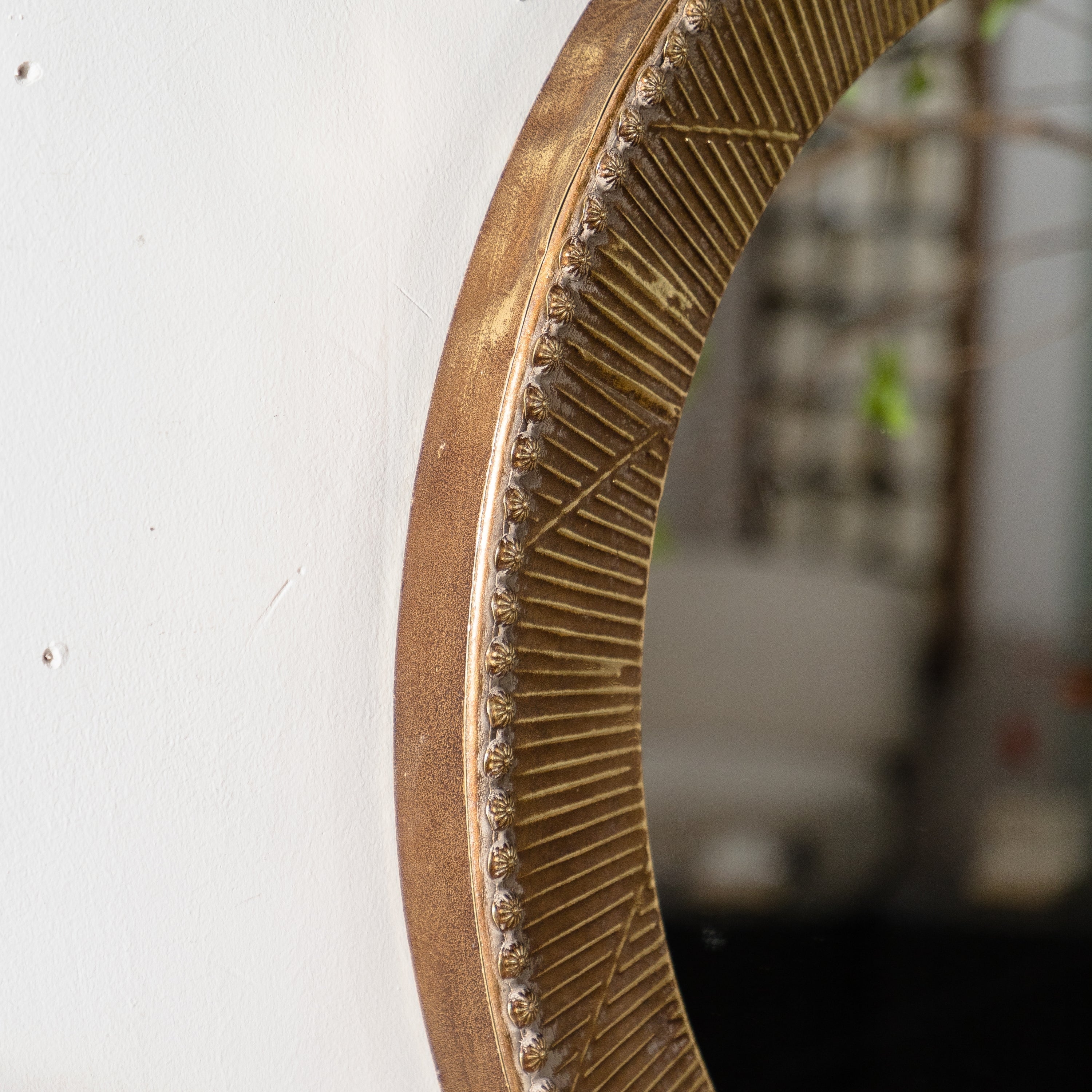 31.3" Gold Textured Round Wall Mirror